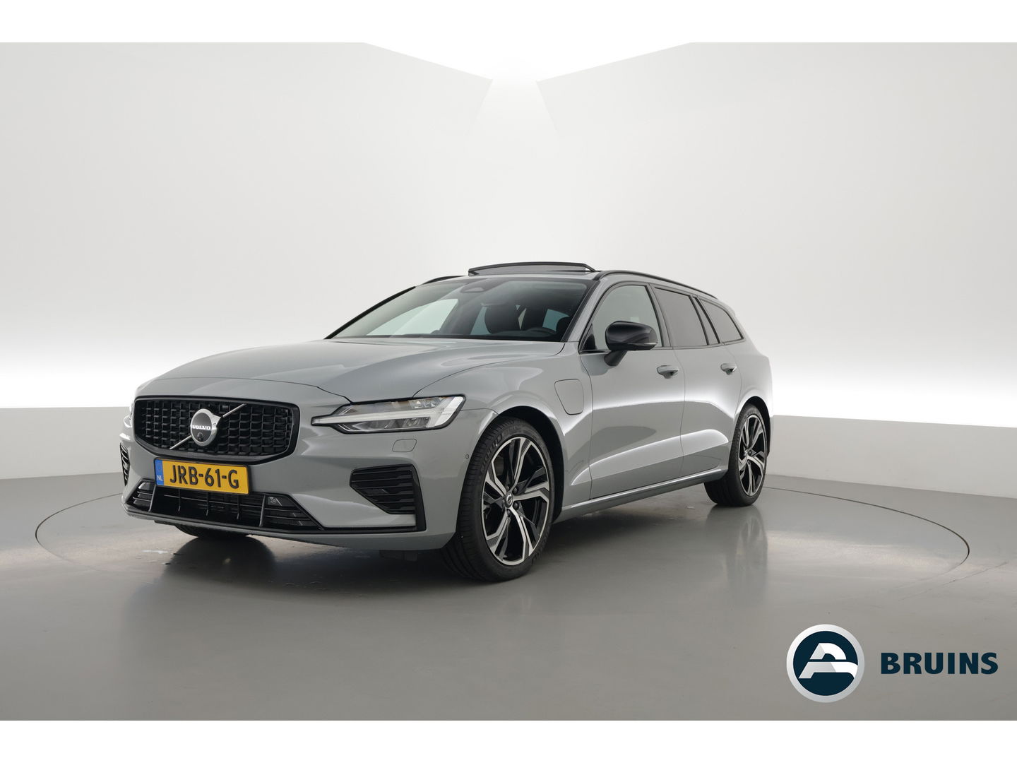 Volvo V60 2.0 T8 Plug-in hybrid AWD Ultra Dark | Full Option |  Bowers & Wilkins | Massage | Trekhaak | HUD |