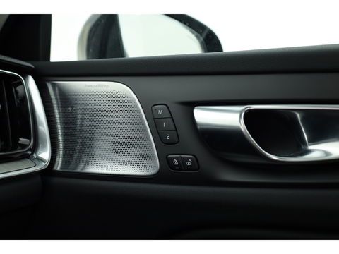 Volvo V60 2.0 T8 Plug-in hybrid AWD Ultra Dark | Full Option |  Bowers & Wilkins | Massage | Trekhaak | HUD |
