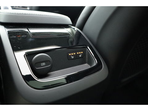 Volvo V60 2.0 T8 Plug-in hybrid AWD Ultra Dark | Full Option |  Bowers & Wilkins | Massage | Trekhaak | HUD |