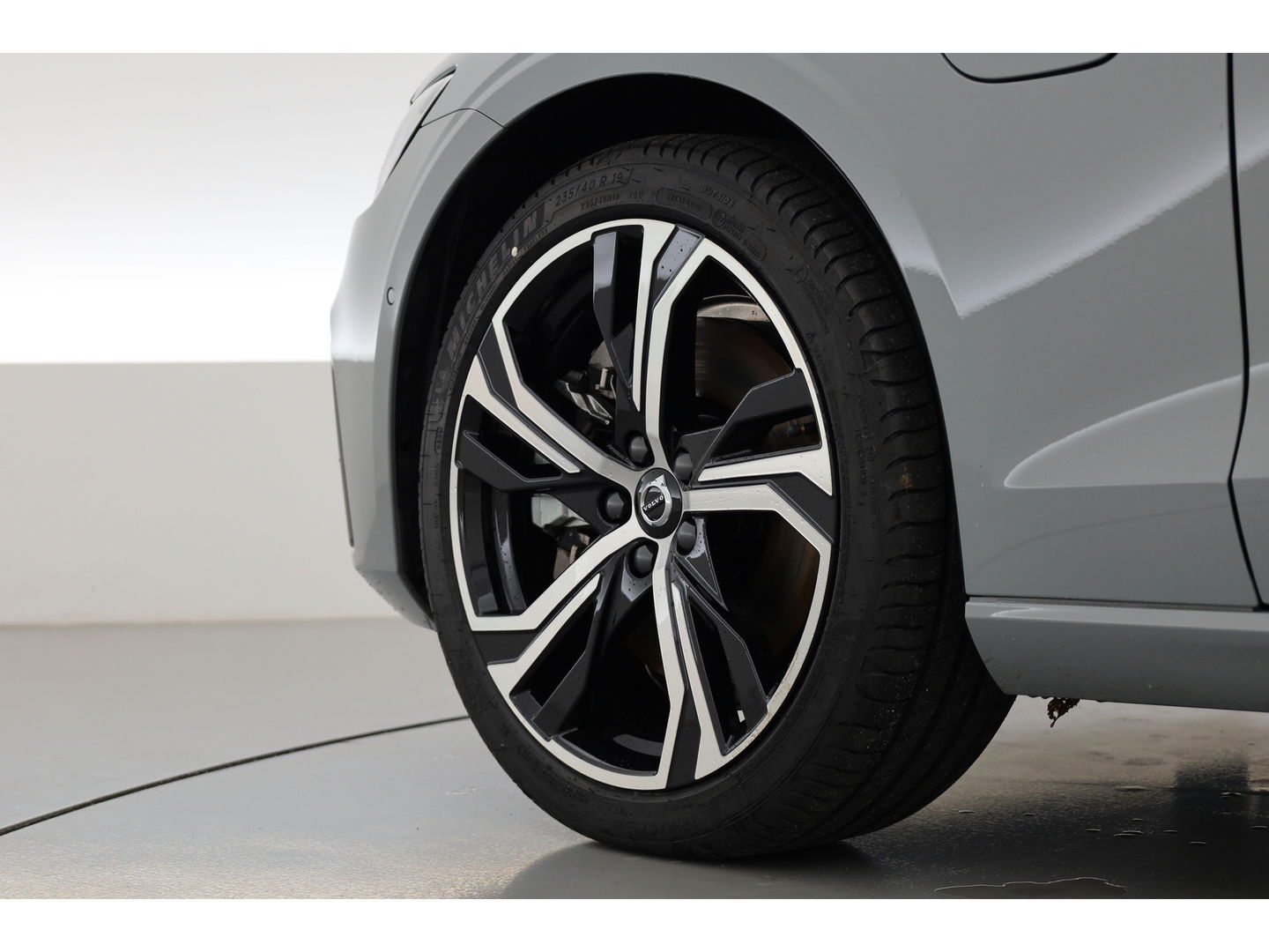 Volvo V60 2.0 T8 Plug-in hybrid AWD Ultra Dark | Full Option |  Bowers & Wilkins | Massage | Trekhaak | HUD |