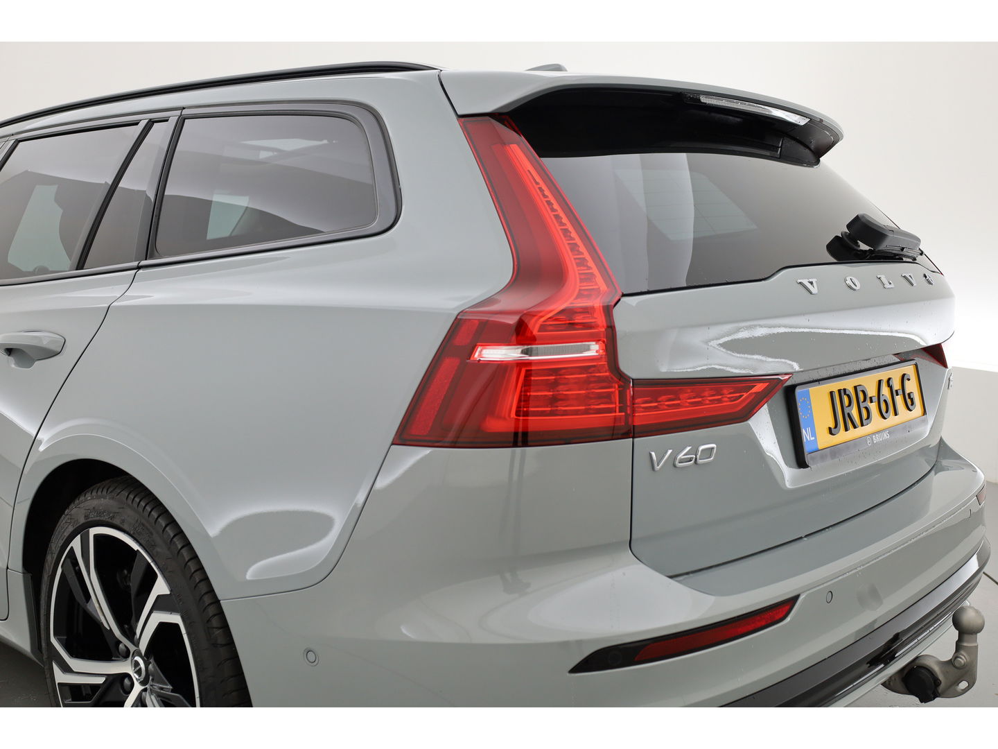 Volvo V60 2.0 T8 Plug-in hybrid AWD Ultra Dark | Full Option |  Bowers & Wilkins | Massage | Trekhaak | HUD |