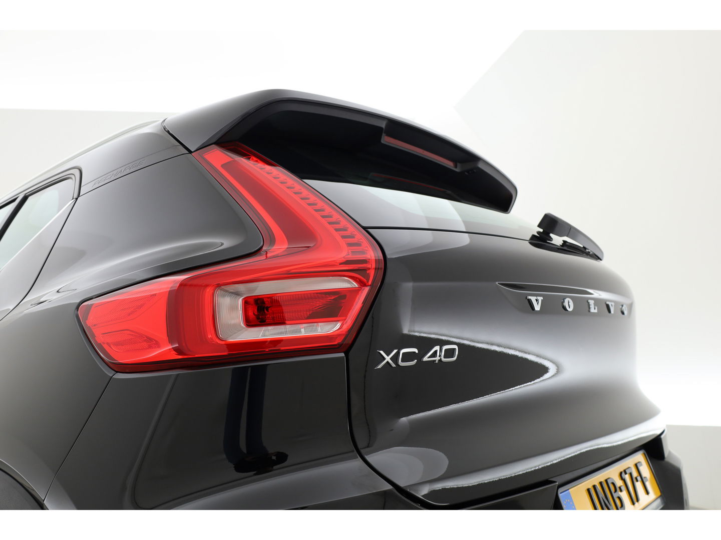 Volvo XC40 1.5 T4 Recharge Inscription Expression | Leer Blond | Stoel + stuurverw. | Camera | elek. stoelen |