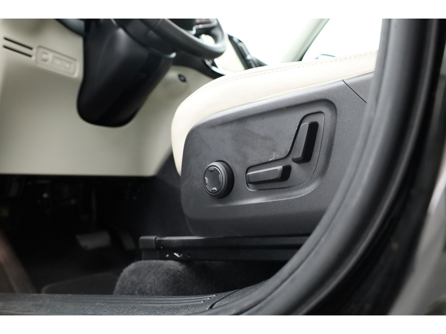 Volvo XC40 1.5 T4 Recharge Inscription Expression | Leer Blond | Stoel + stuurverw. | Camera | elek. stoelen |