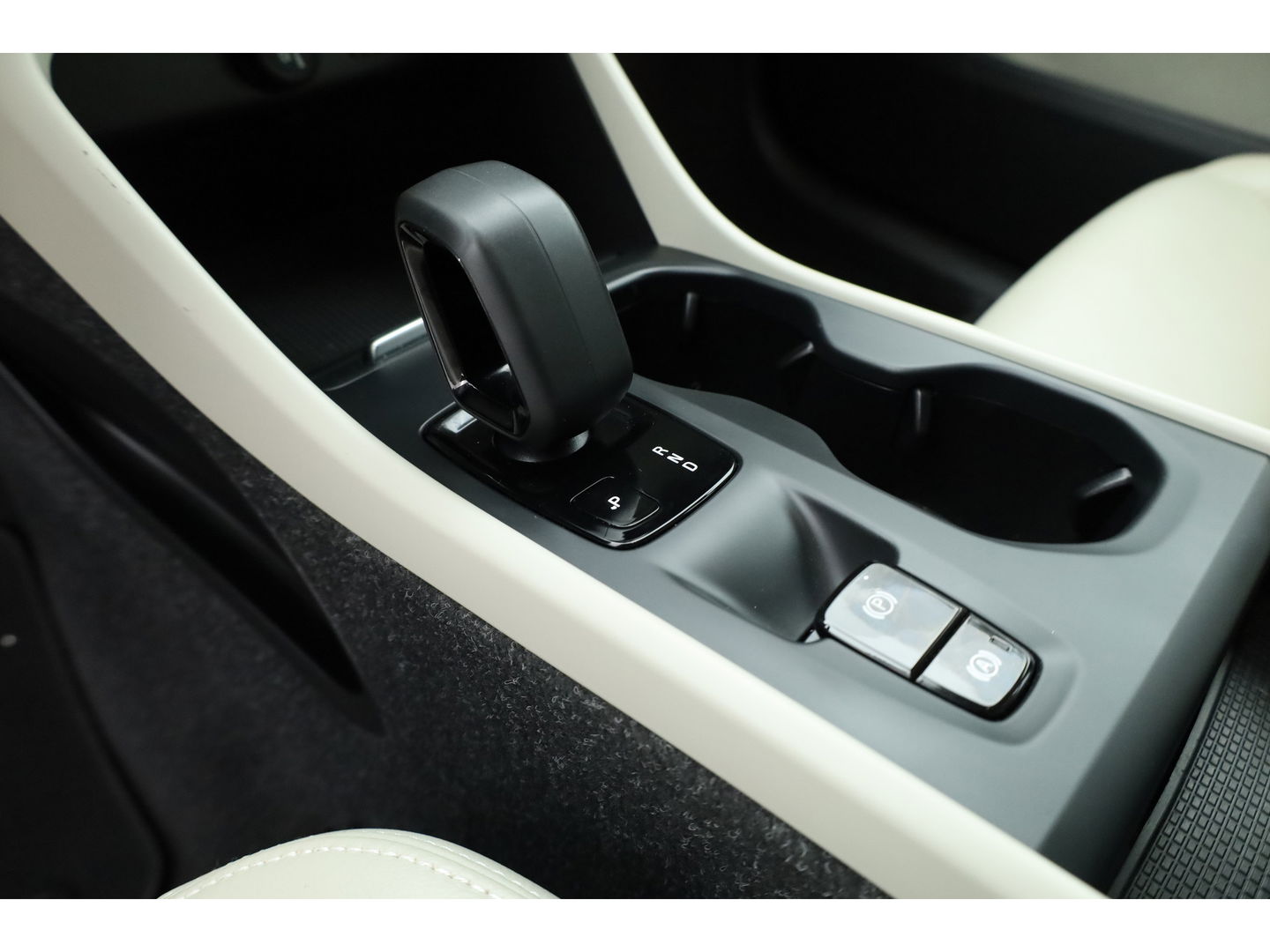 Volvo XC40 1.5 T4 Recharge Inscription Expression | Leer Blond | Stoel + stuurverw. | Camera | elek. stoelen |