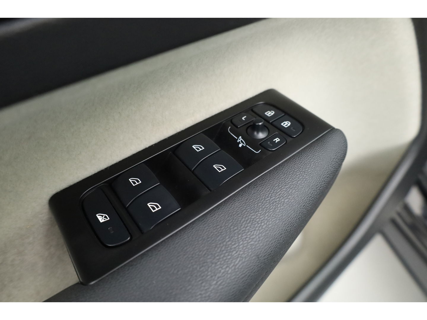 Volvo XC40 1.5 T4 Recharge Inscription Expression | Leer Blond | Stoel + stuurverw. | Camera | elek. stoelen |