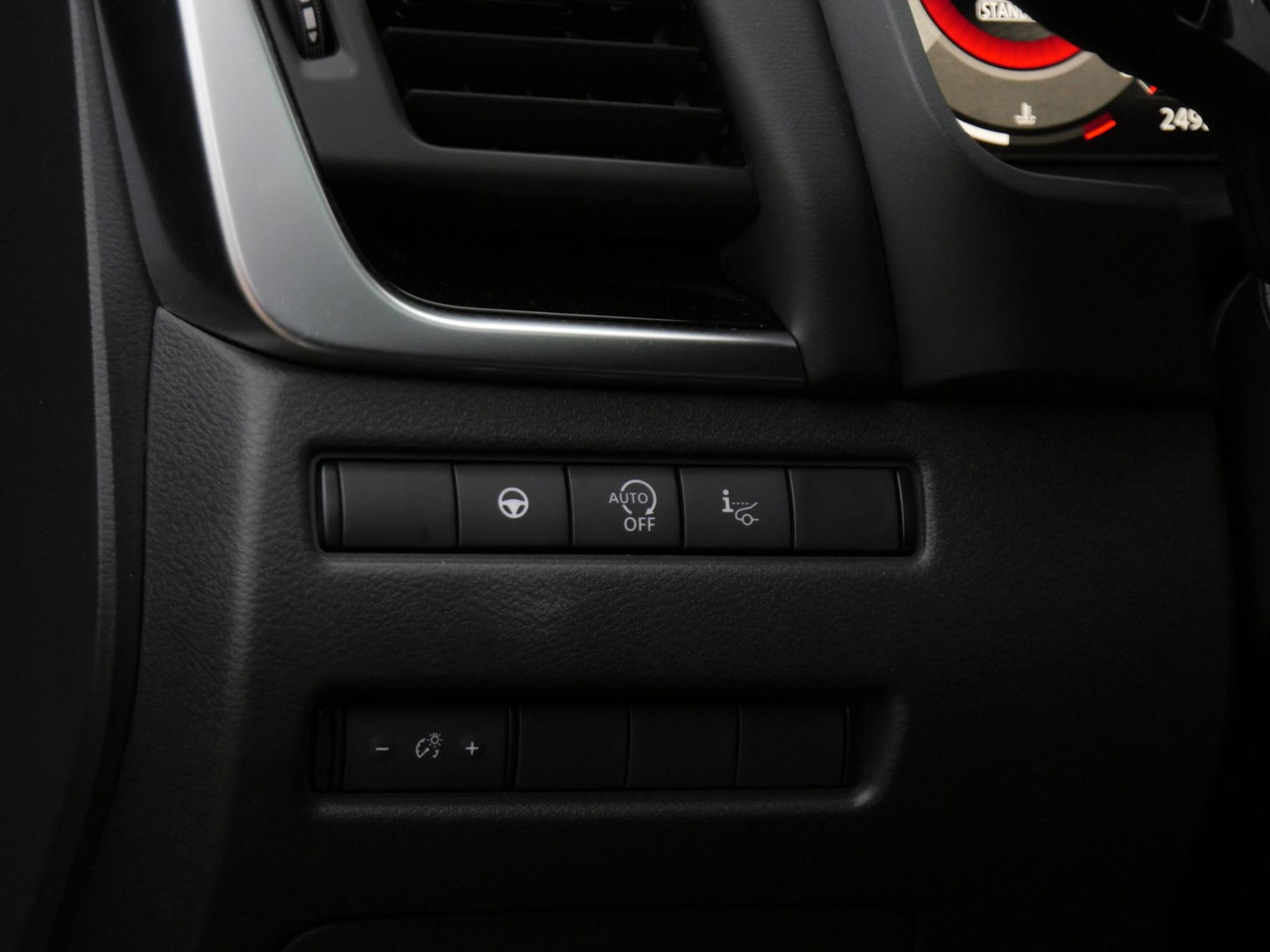 Nissan QASHQAI 1.3 PREMIERE/ 360°CAMERA/ HEAD-UP/ PANORAMADAK/ TREKHAAK/ NL-AUTO VAN 1STE EIGENAAR