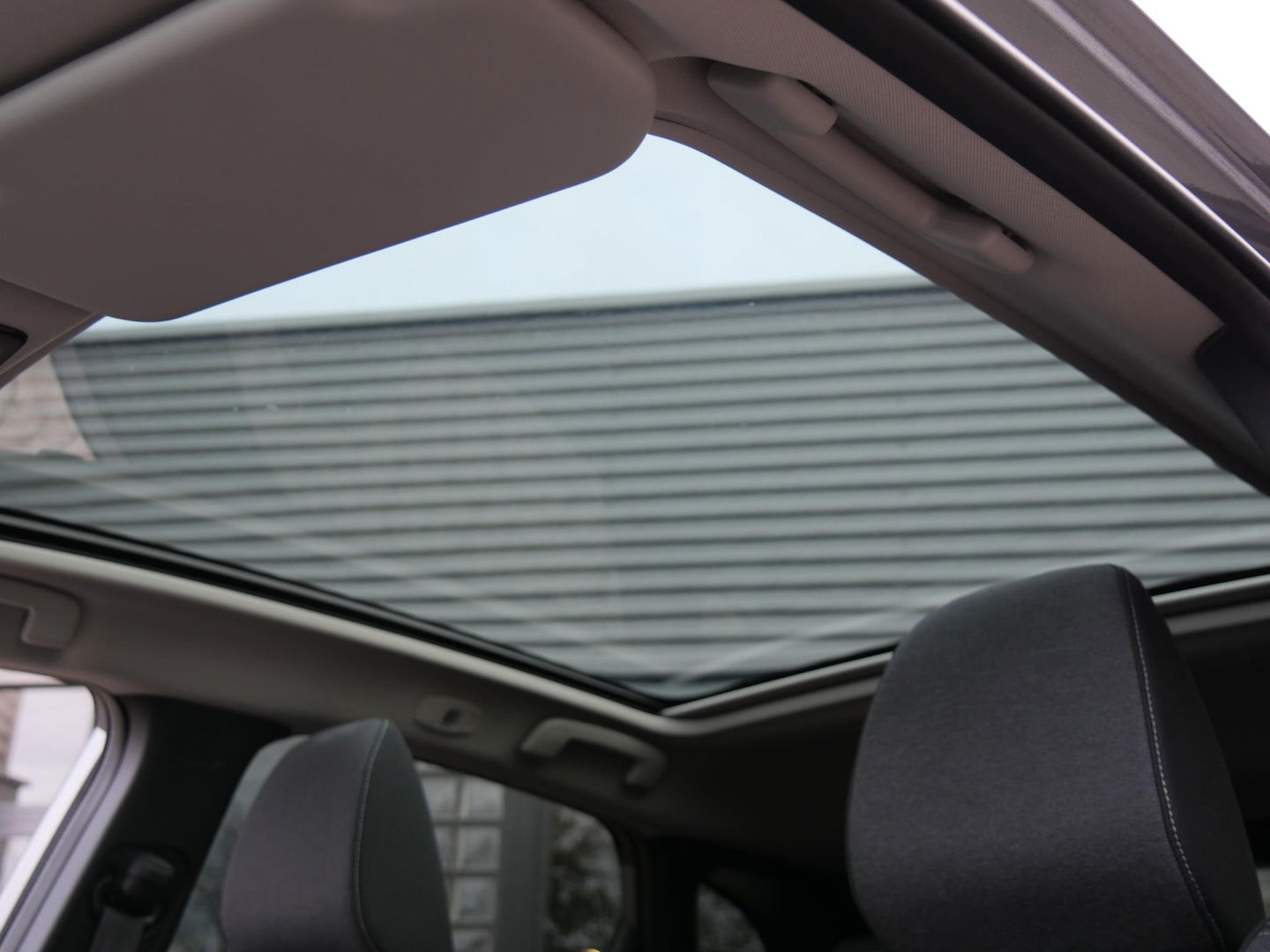 Nissan QASHQAI 1.3 PREMIERE/ 360°CAMERA/ HEAD-UP/ PANORAMADAK/ TREKHAAK/ NL-AUTO VAN 1STE EIGENAAR