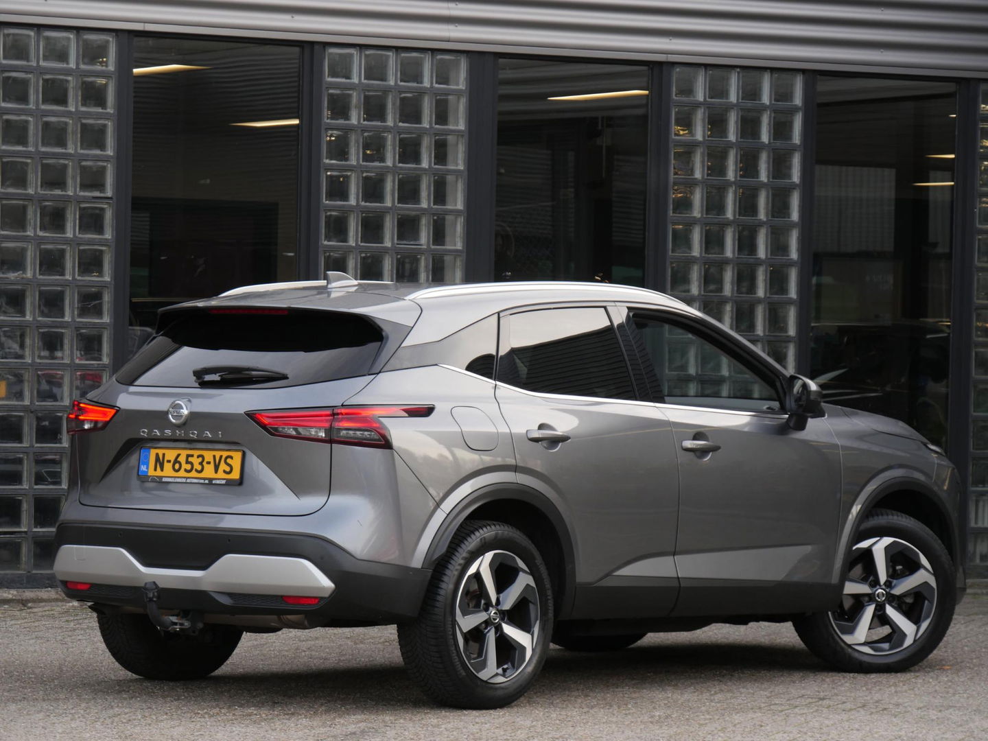 Nissan QASHQAI 1.3 PREMIERE/ 360°CAMERA/ HEAD-UP/ PANORAMADAK/ TREKHAAK/ NL-AUTO VAN 1STE EIGENAAR