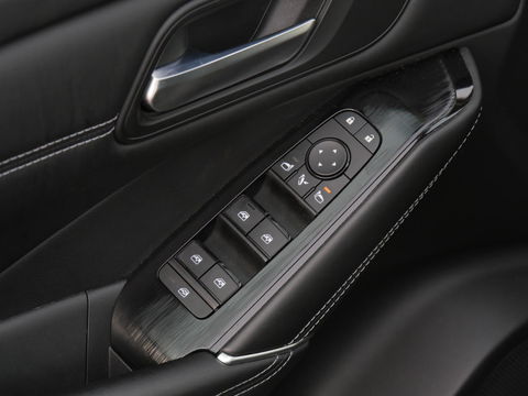 Nissan QASHQAI 1.3 PREMIERE/ 360°CAMERA/ HEAD-UP/ PANORAMADAK/ TREKHAAK/ NL-AUTO VAN 1STE EIGENAAR