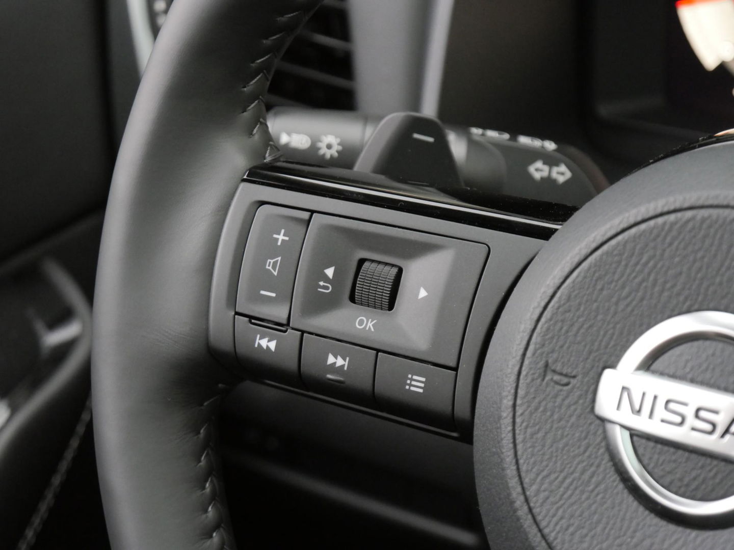 Nissan QASHQAI 1.3 PREMIERE/ 360°CAMERA/ HEAD-UP/ PANORAMADAK/ TREKHAAK/ NL-AUTO VAN 1STE EIGENAAR