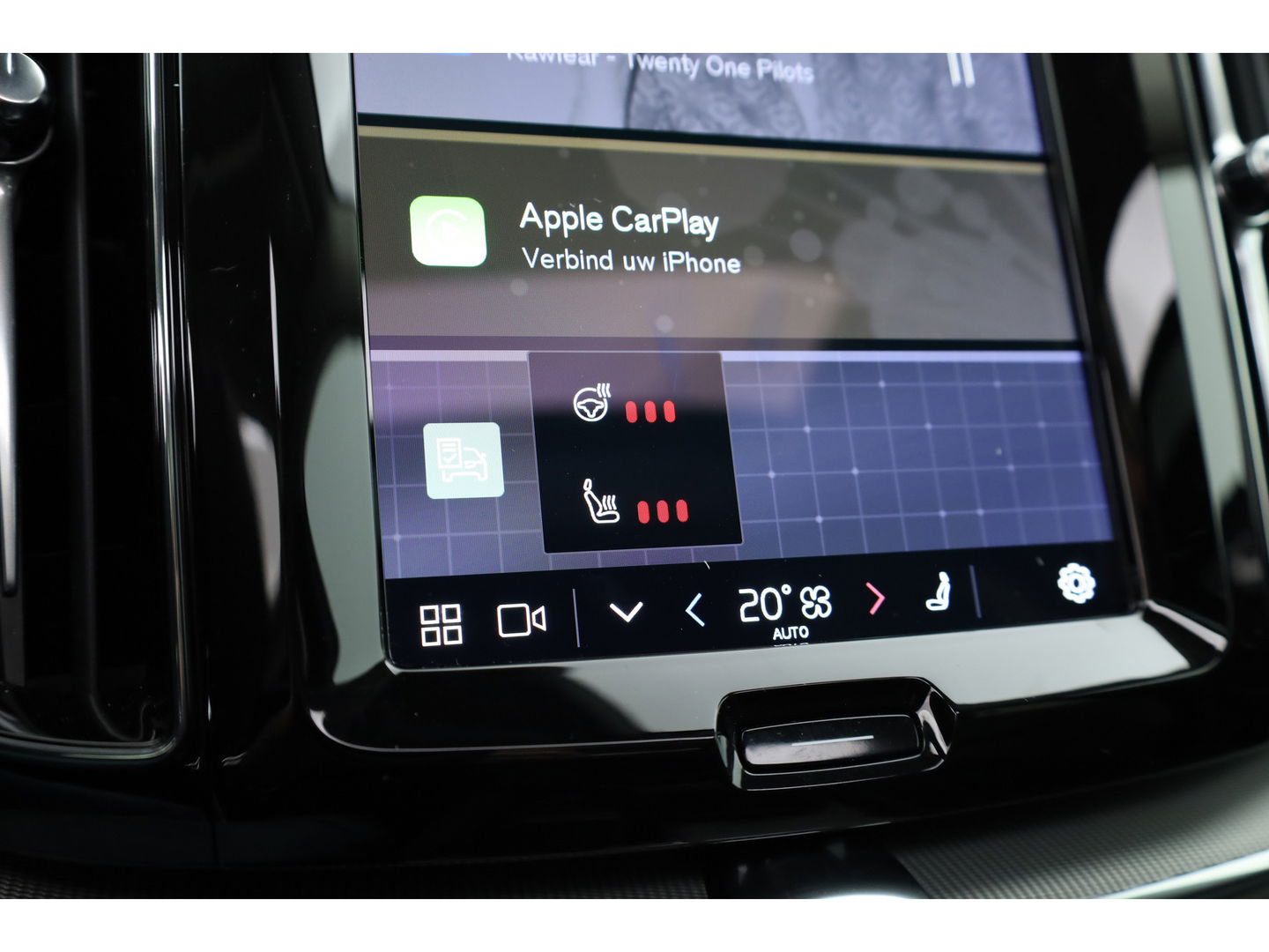 Volvo XC60 2.0 T6 Plug-in hybrid AWD Plus Bright | Leer | Pano-dak | 360 camera | ACC | Blis | H&K Audio |