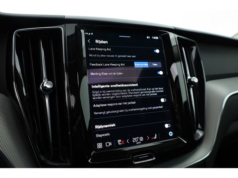 Volvo XC60 2.0 T6 Plug-in hybrid AWD Plus Bright | Leer | Pano-dak | 360 camera | ACC | Blis | H&K Audio |