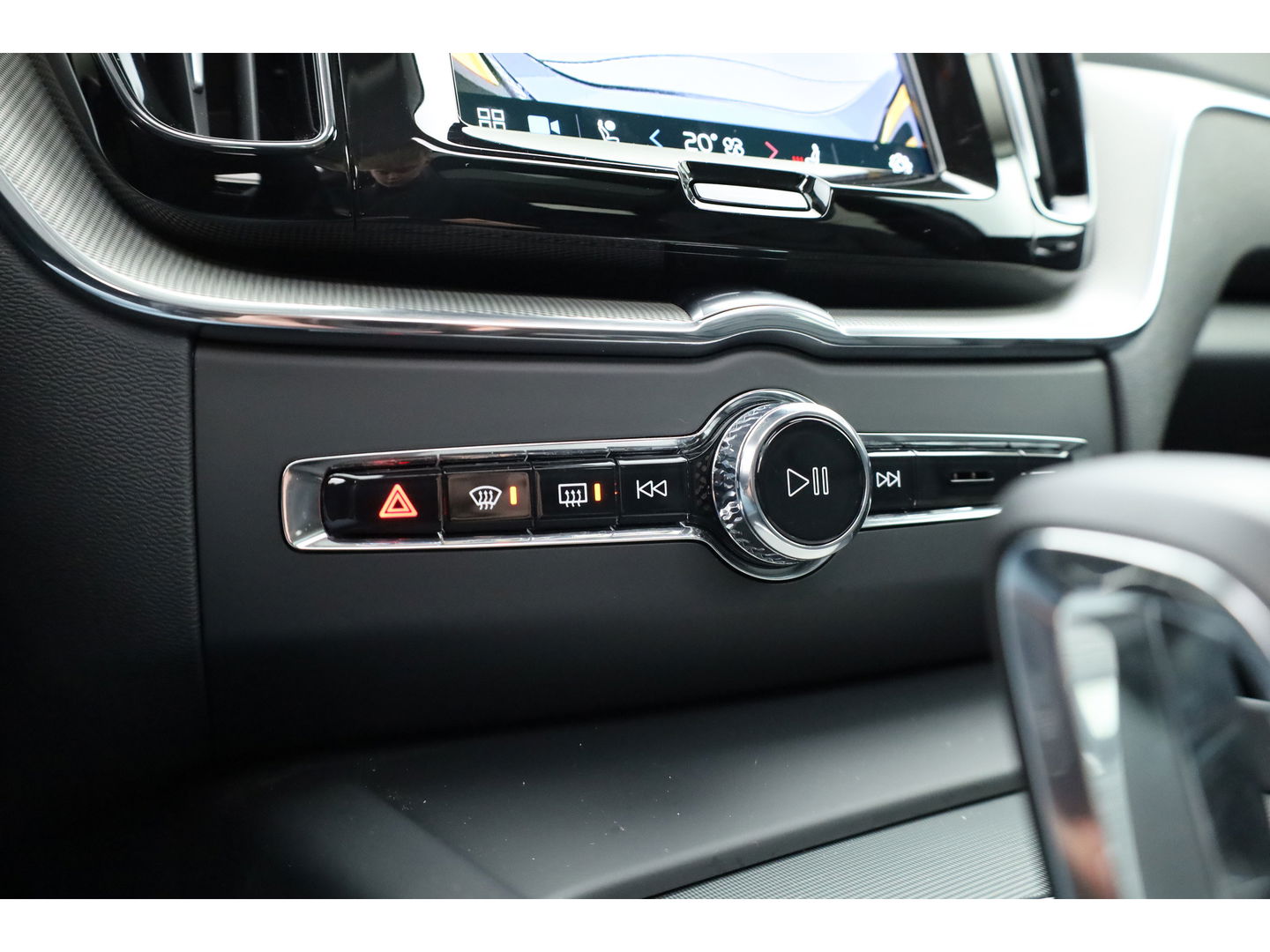Volvo XC60 2.0 T6 Plug-in hybrid AWD Plus Bright | Leer | Pano-dak | 360 camera | ACC | Blis | H&K Audio |