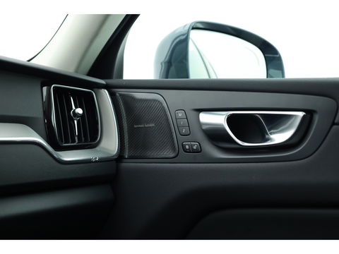 Volvo XC60 2.0 T6 Plug-in hybrid AWD Plus Bright | Leer | Pano-dak | 360 camera | ACC | Blis | H&K Audio |