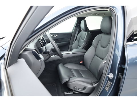 Volvo XC60 2.0 T6 Plug-in hybrid AWD Plus Bright | Leer | Pano-dak | 360 camera | ACC | Blis | H&K Audio |