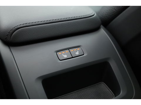 Volvo XC60 2.0 T6 Plug-in hybrid AWD Plus Bright | Leer | Pano-dak | 360 camera | ACC | Blis | H&K Audio |