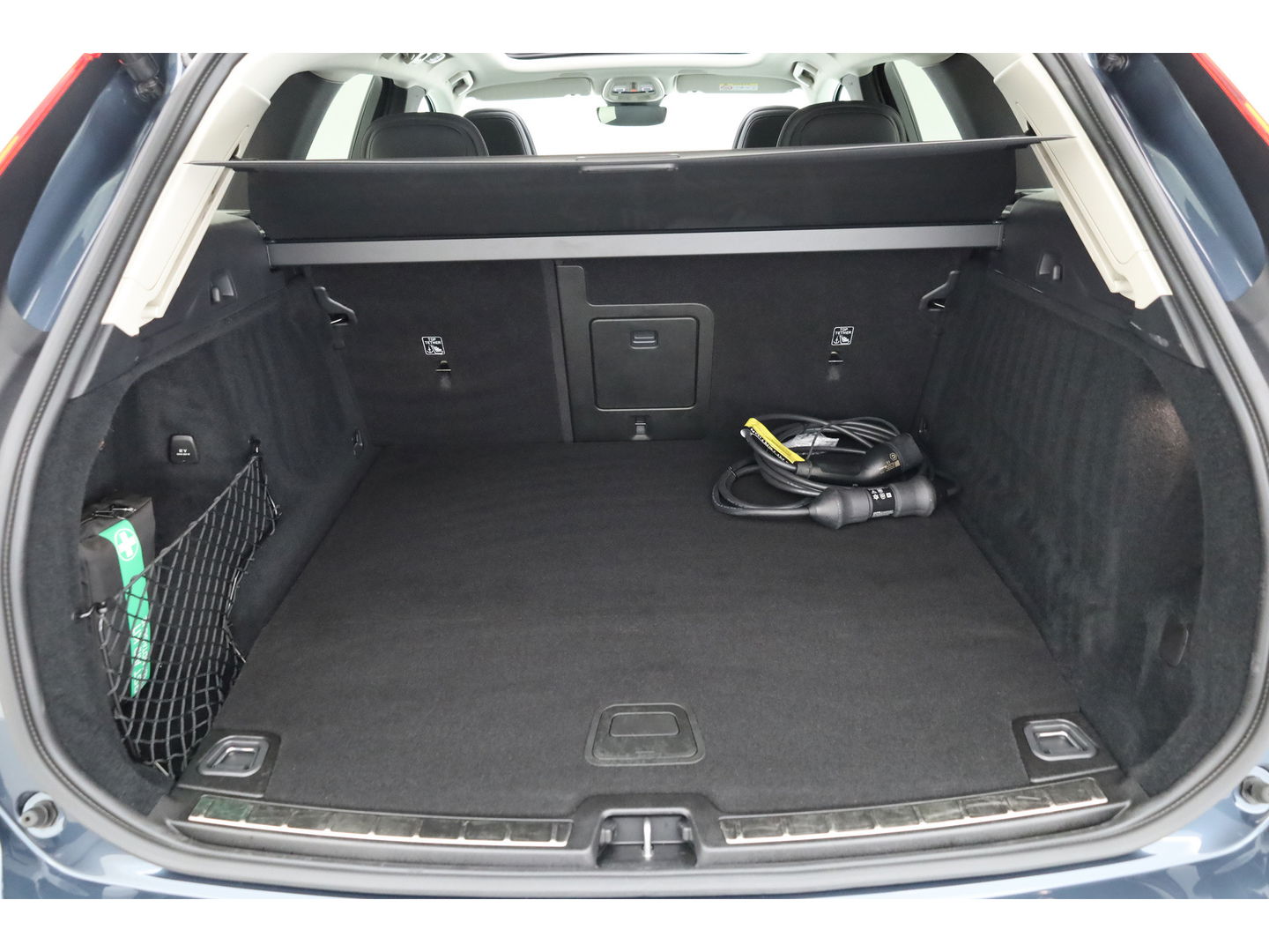 Volvo XC60 2.0 T6 Plug-in hybrid AWD Plus Bright | Leer | Pano-dak | 360 camera | ACC | Blis | H&K Audio |