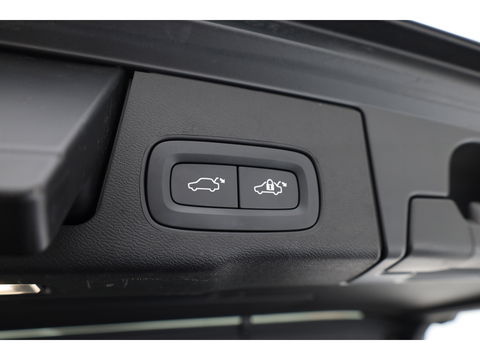 Volvo XC60 2.0 T6 Plug-in hybrid AWD Plus Bright | Leer | Pano-dak | 360 camera | ACC | Blis | H&K Audio |