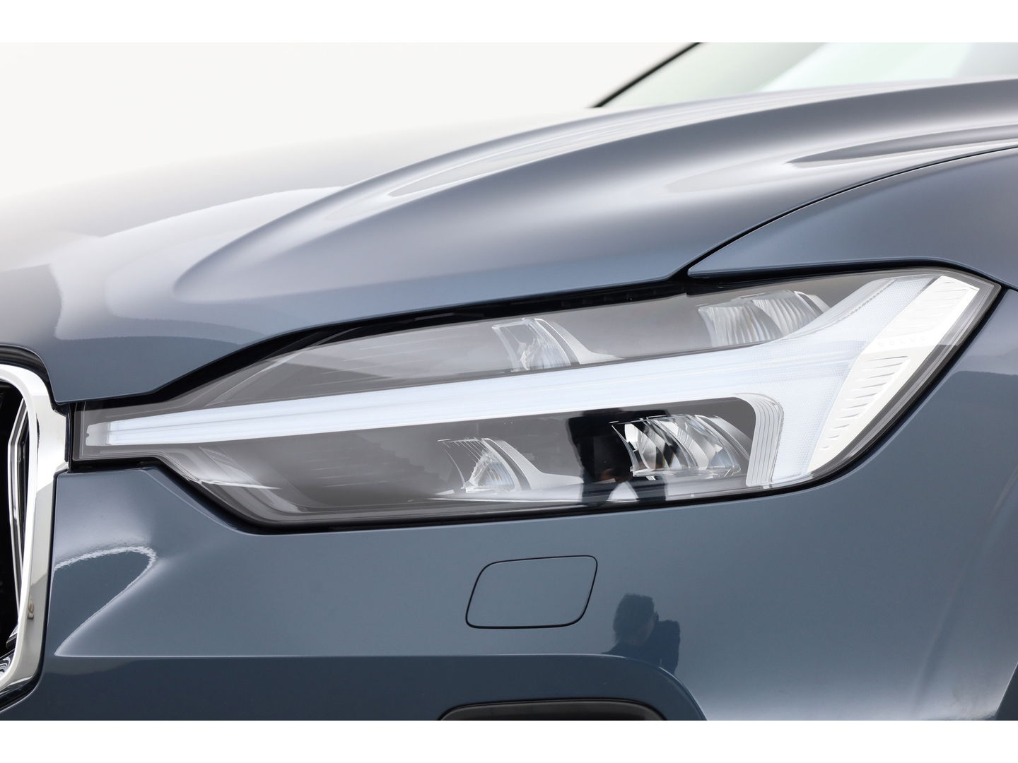 Volvo XC60 2.0 T6 Plug-in hybrid AWD Plus Bright | Leer | Pano-dak | 360 camera | ACC | Blis | H&K Audio |