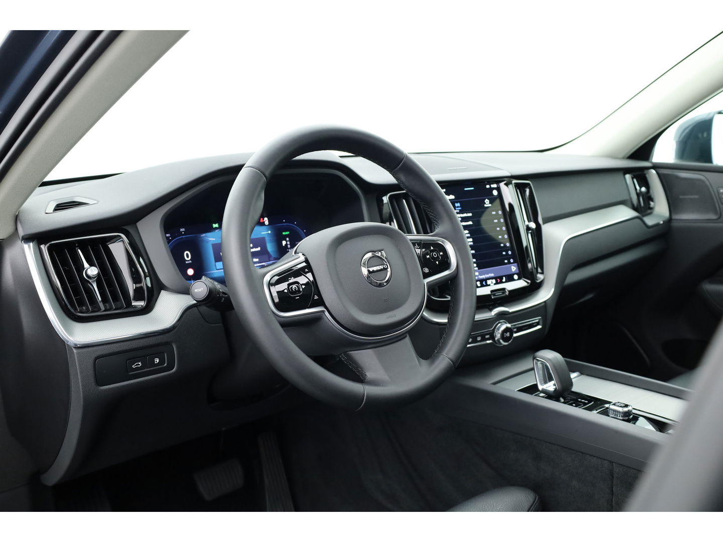 Volvo XC60 2.0 T6 Plug-in hybrid AWD Plus Bright | Leer | Pano-dak | 360 camera | ACC | Blis | H&K Audio |