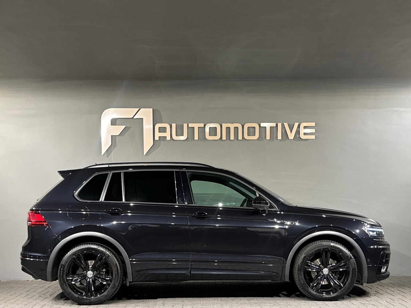 Volkswagen Tiguan 1.5 TSI ACT R Line ACC|Keyless|Camera|NAP