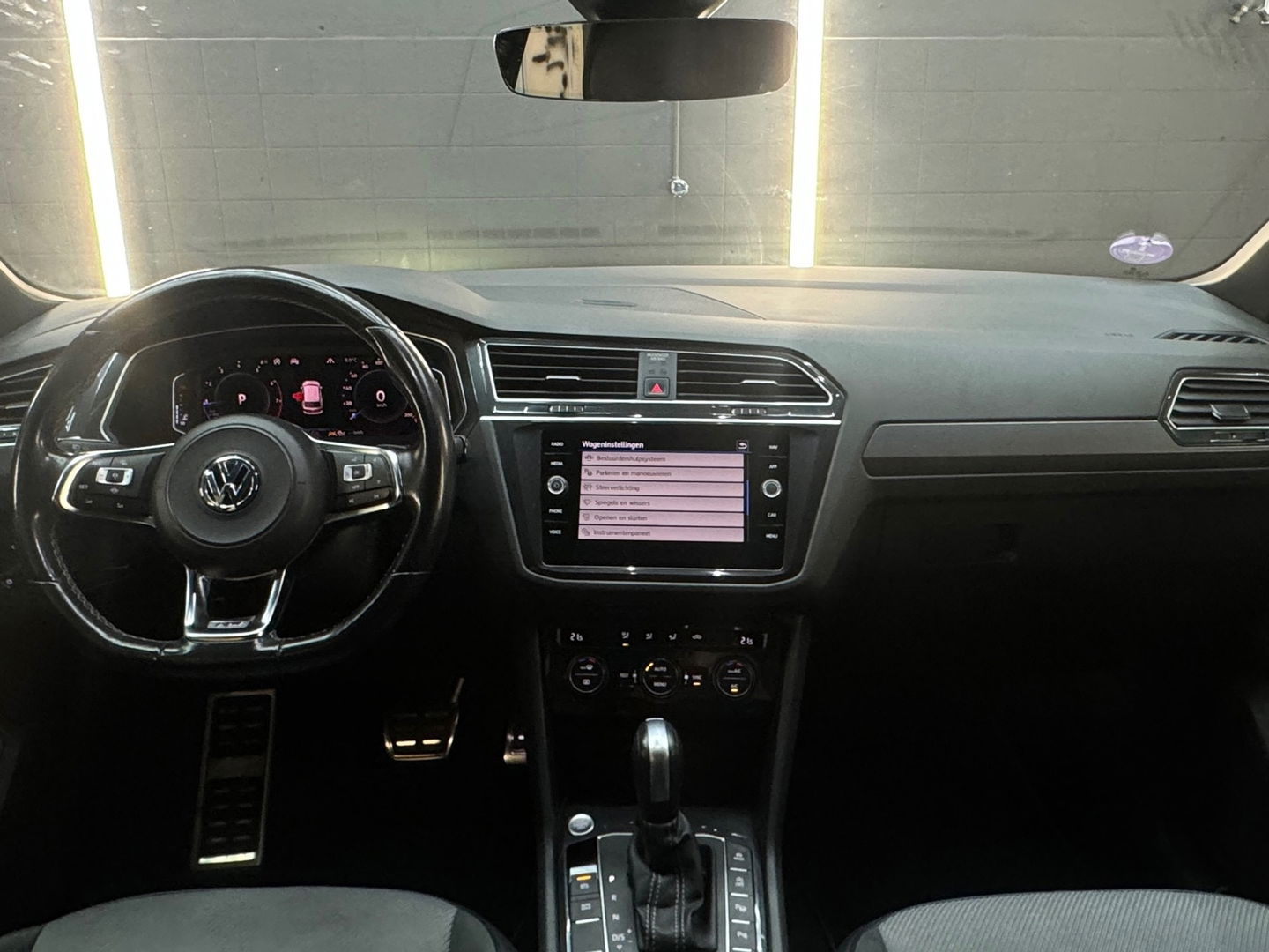 Volkswagen Tiguan 1.5 TSI ACT R Line ACC|Keyless|Camera|NAP