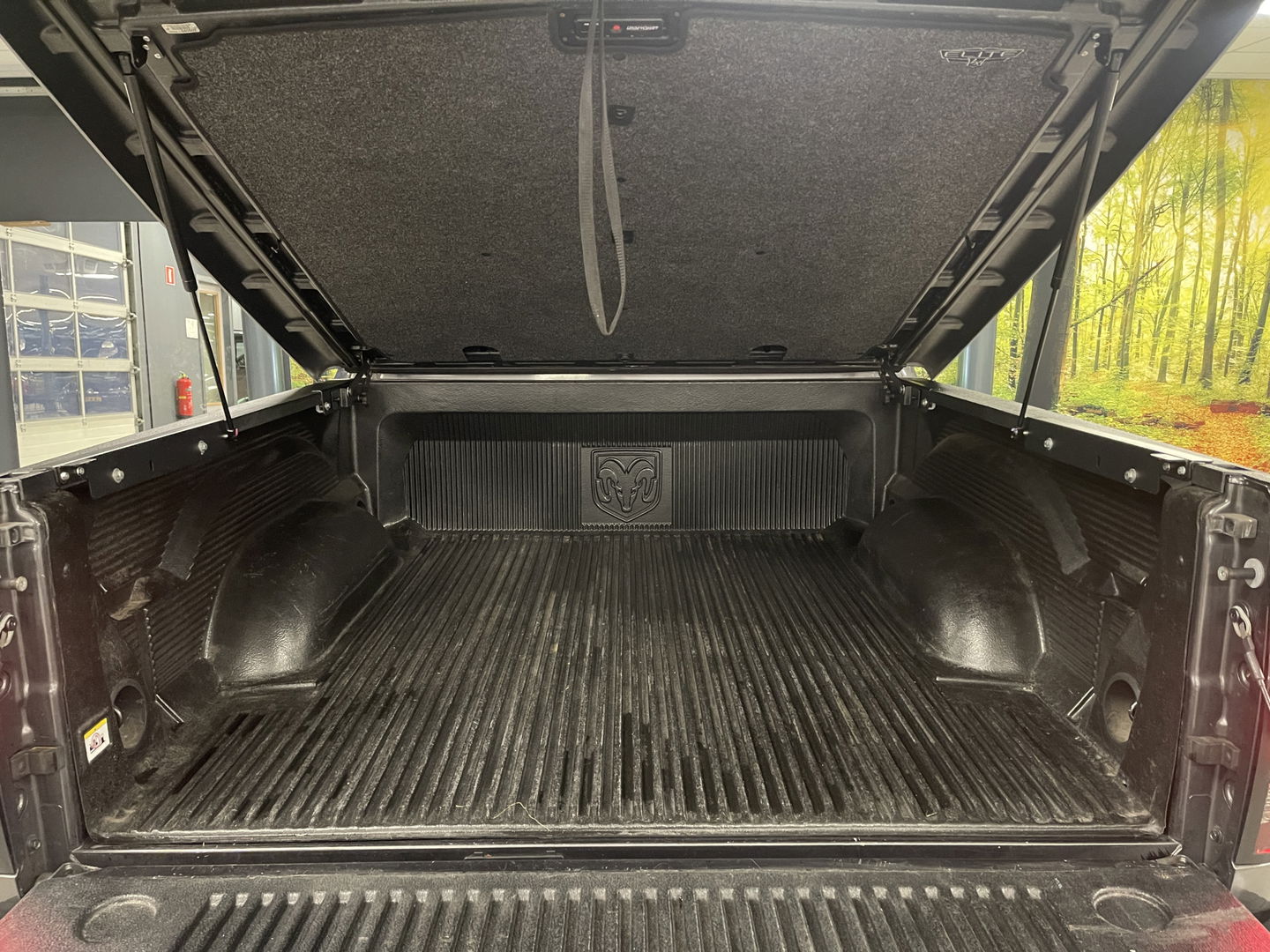 Dodge Ram 1500 5.7 V8 Quad Cab 6'4 Classic | Origineel Nederlands | Apple Carplay | Android Auto | Panorama dak | Airconditioning | Cruise Control |