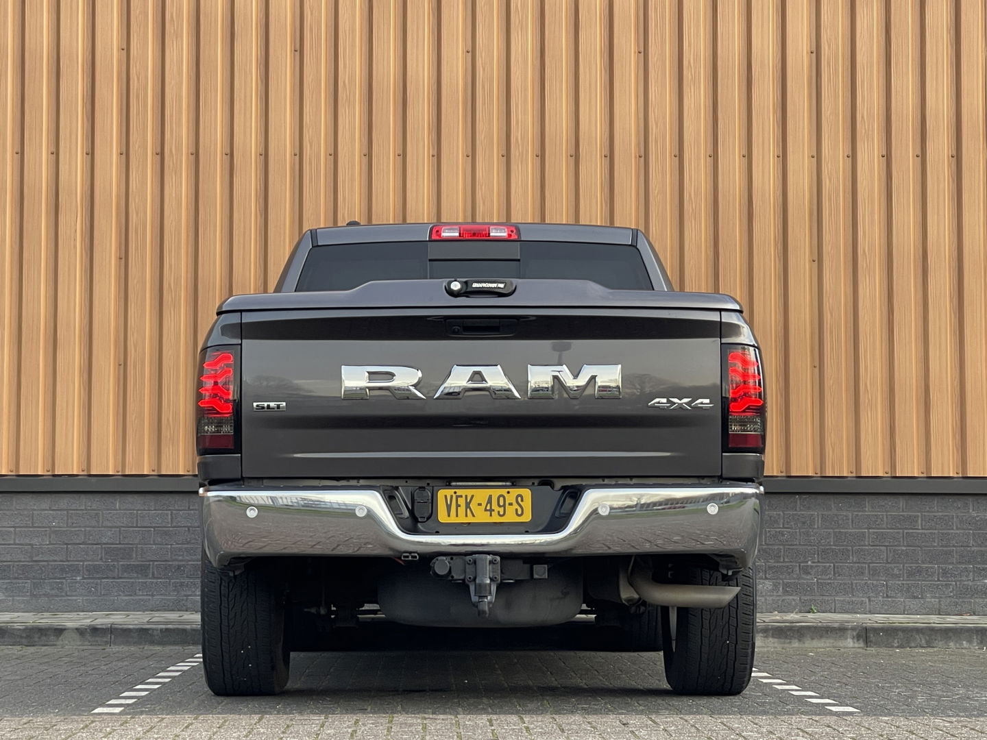 Dodge Ram 1500 5.7 V8 Quad Cab 6'4 Classic | Origineel Nederlands | Apple Carplay | Android Auto | Panorama dak | Airconditioning | Cruise Control |