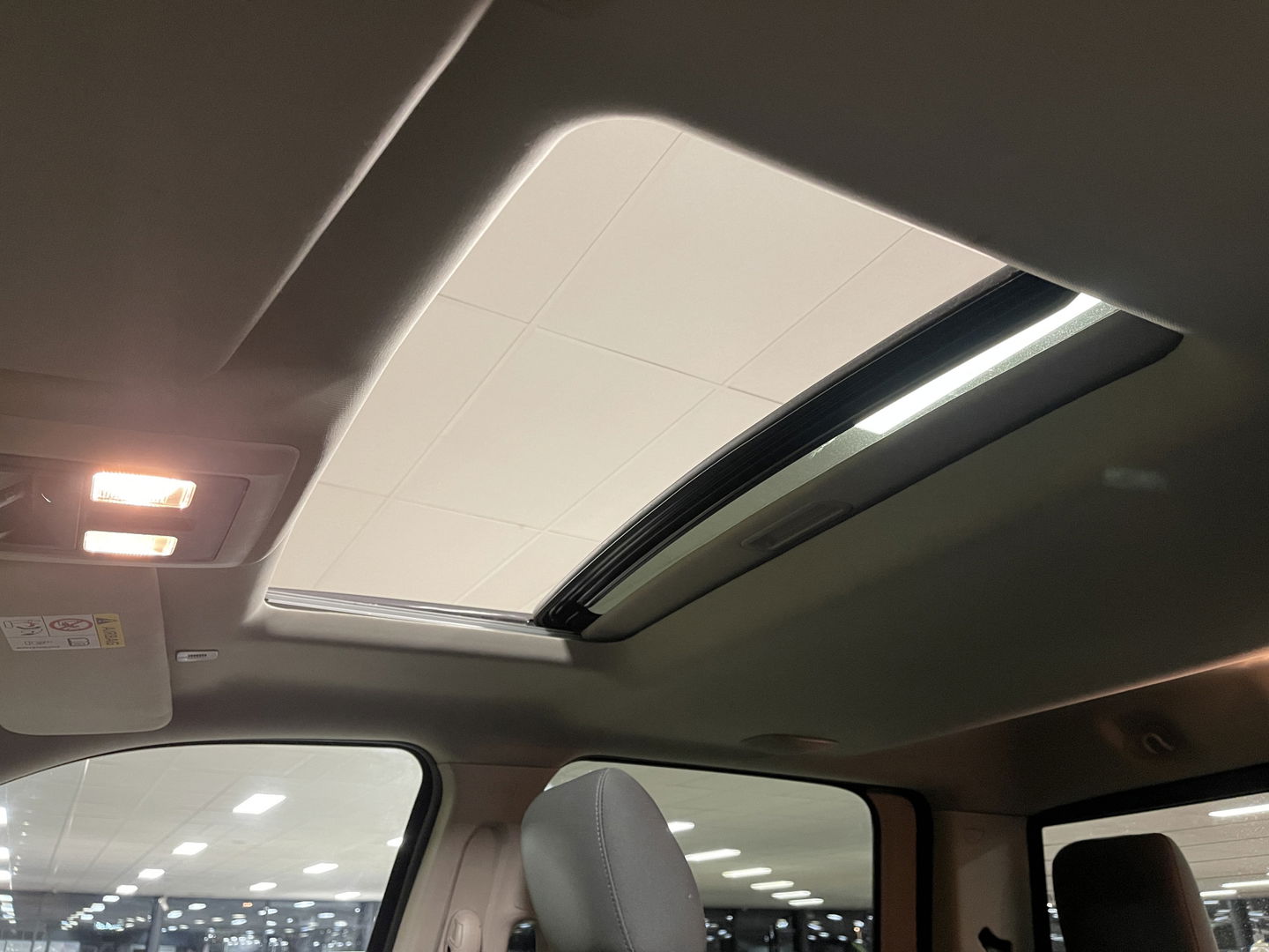 Dodge Ram 1500 5.7 V8 Quad Cab 6'4 Classic | Origineel Nederlands | Apple Carplay | Android Auto | Panorama dak | Airconditioning | Cruise Control |