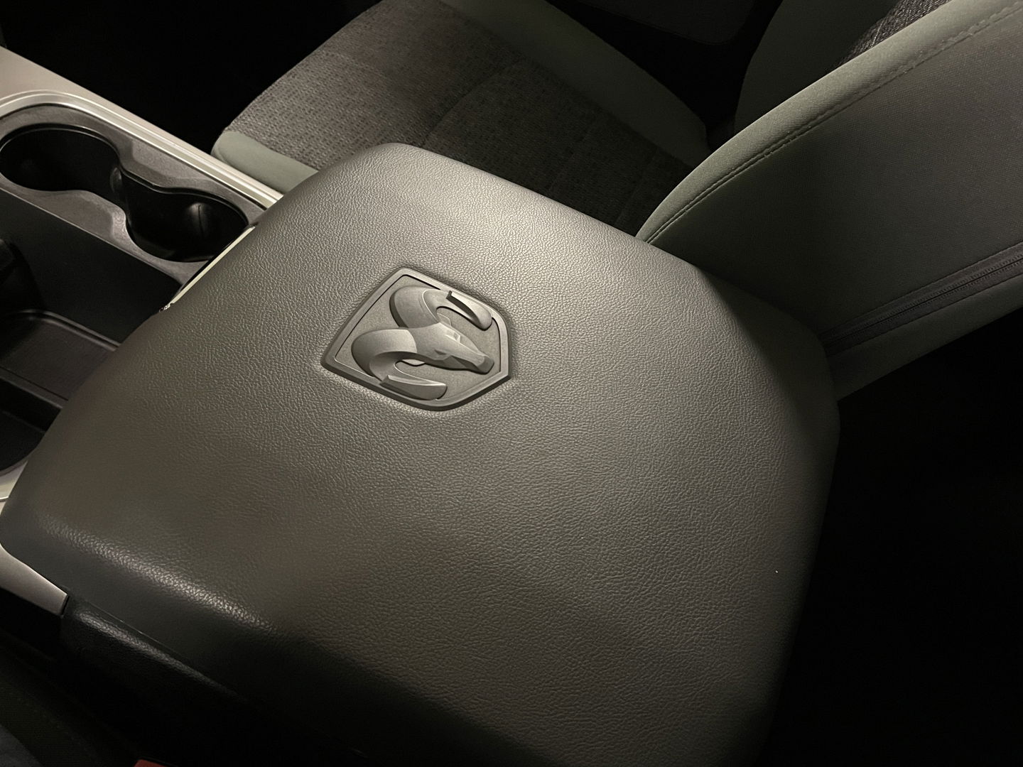 Dodge Ram 1500 5.7 V8 Quad Cab 6'4 Classic | Origineel Nederlands | Apple Carplay | Android Auto | Panorama dak | Airconditioning | Cruise Control |