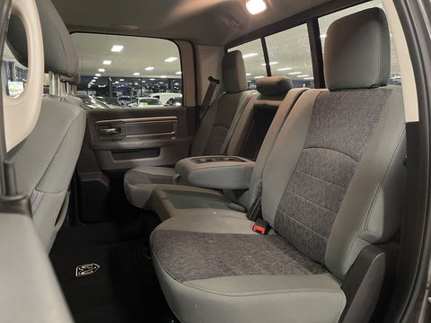 Dodge Ram 1500 5.7 V8 Quad Cab 6'4 Classic | Origineel Nederlands | Apple Carplay | Android Auto | Panorama dak | Airconditioning | Cruise Control |