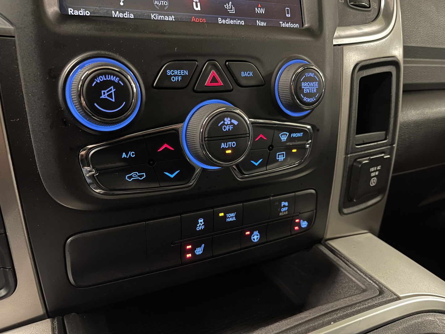 Dodge Ram 1500 5.7 V8 Quad Cab 6'4 Classic | Origineel Nederlands | Apple Carplay | Android Auto | Panorama dak | Airconditioning | Cruise Control |