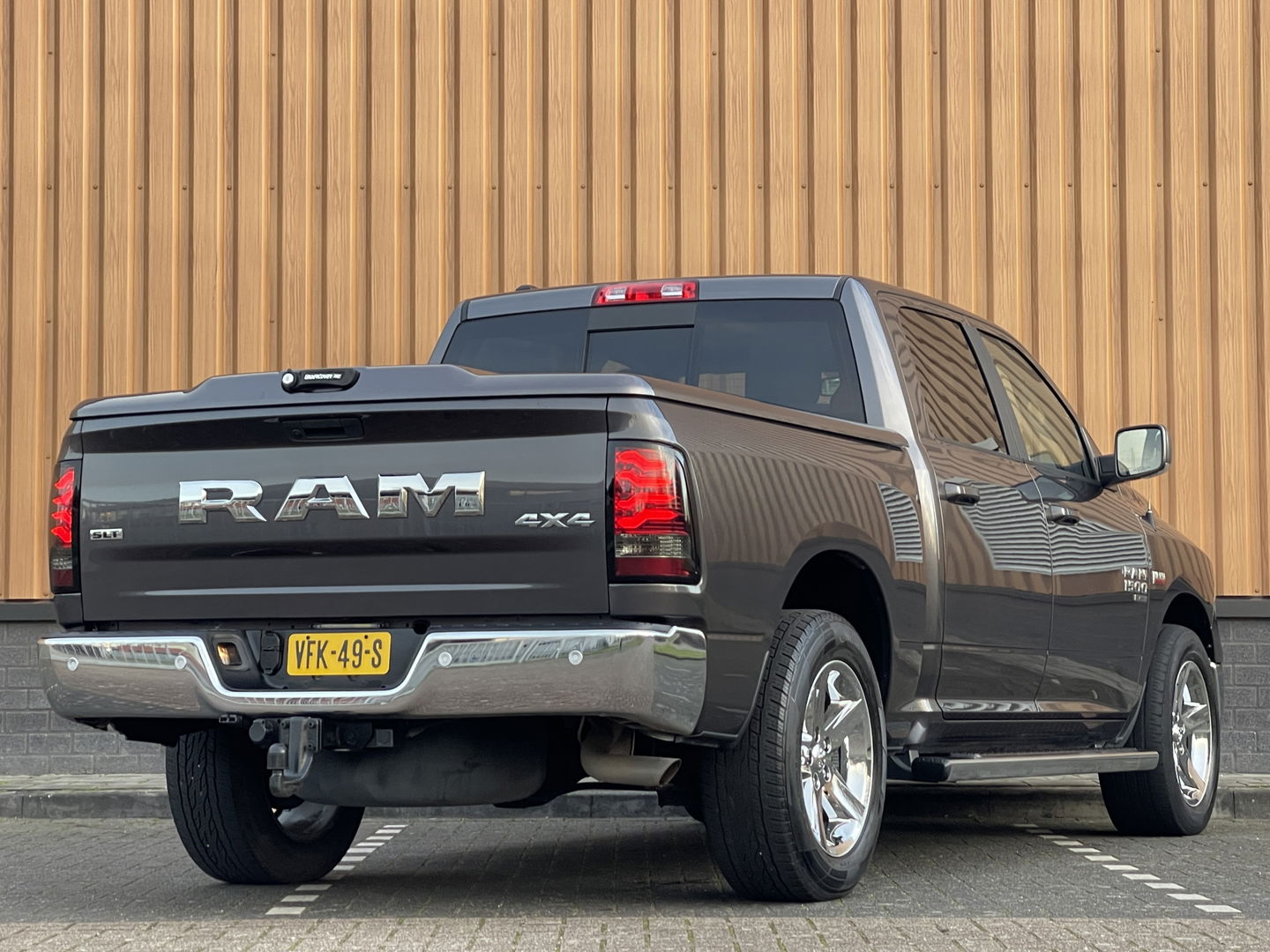 Dodge Ram 1500 5.7 V8 Quad Cab 6'4 Classic | Origineel Nederlands | Apple Carplay | Android Auto | Panorama dak | Airconditioning | Cruise Control |