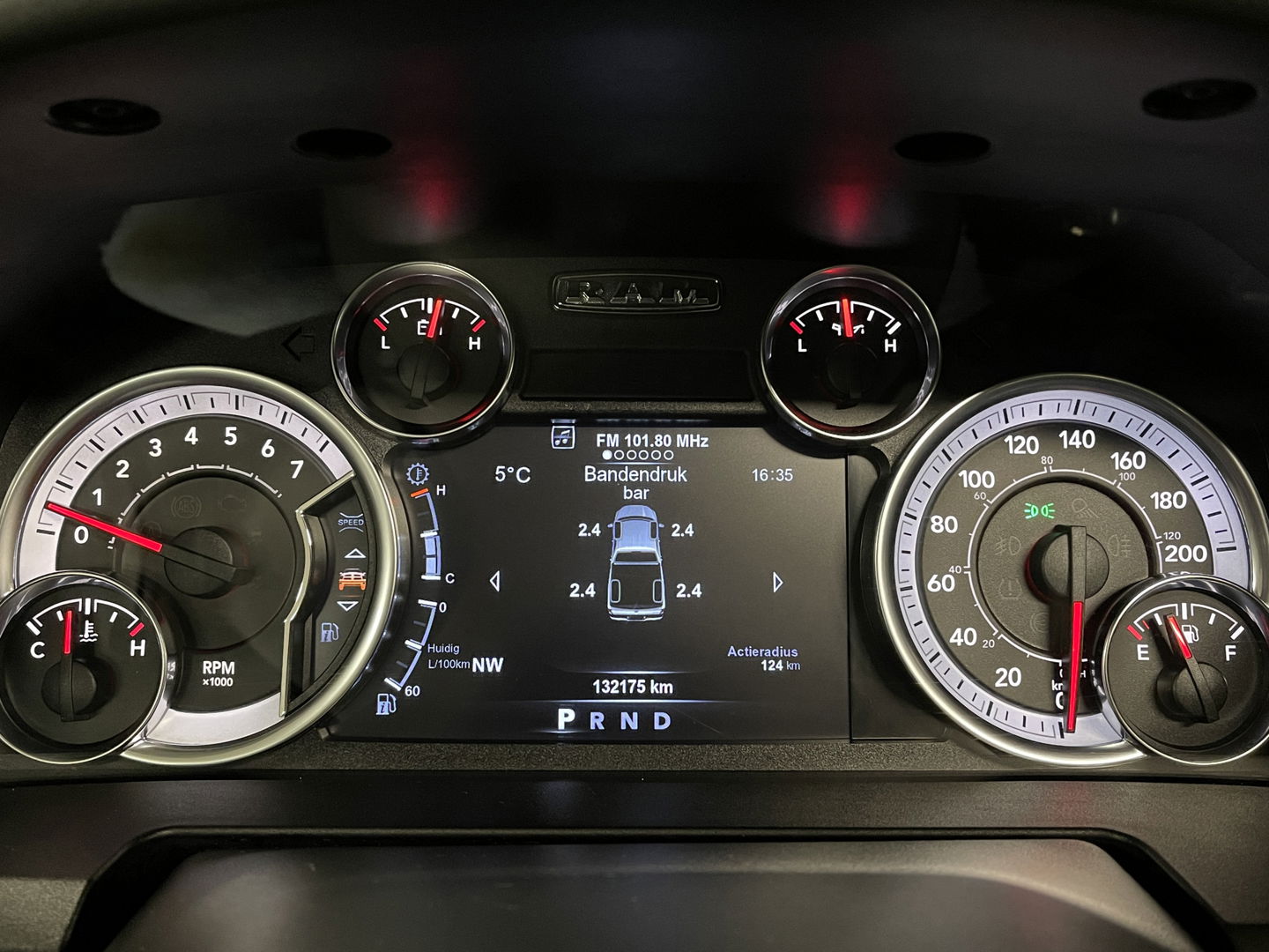 Dodge Ram 1500 5.7 V8 Quad Cab 6'4 Classic | Origineel Nederlands | Apple Carplay | Android Auto | Panorama dak | Airconditioning | Cruise Control |