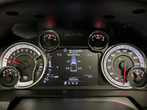 Dodge Ram 1500 5.7 V8 Quad Cab 6'4 Classic | Origineel Nederlands | Apple Carplay | Android Auto | Panorama dak | Airconditioning | Cruise Control |