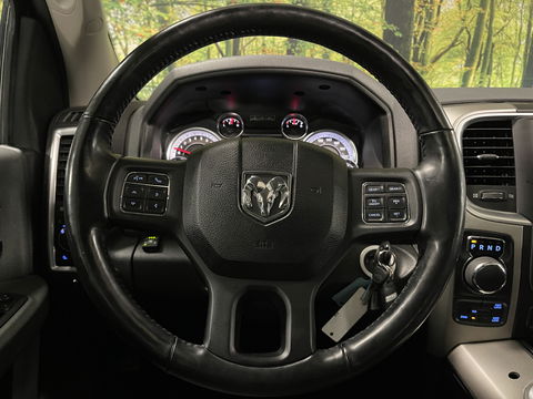 Dodge Ram 1500 5.7 V8 Quad Cab 6'4 Classic | Origineel Nederlands | Apple Carplay | Android Auto | Panorama dak | Airconditioning | Cruise Control |