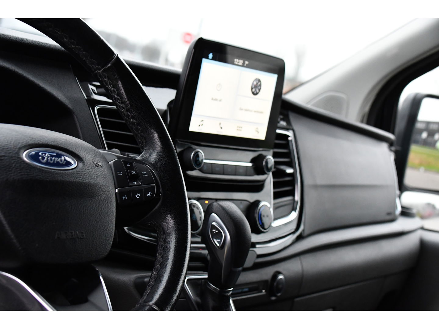 Ford Transit Custom 320 2.0 TDCI L2H1 Limited DC Cruise, Camera, Carplay, 170pk, Automaat, 2 x Schuifdeur, Sensoren, Led, Stoelverwarming, Uniek!