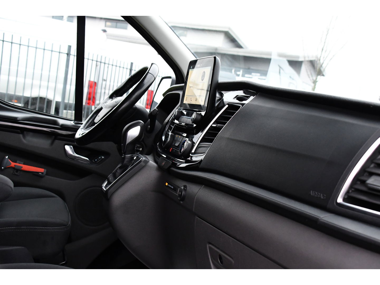 Ford Transit Custom 320 2.0 TDCI L2H1 Limited DC Cruise, Camera, Carplay, 170pk, Automaat, 2 x Schuifdeur, Sensoren, Led, Stoelverwarming, Uniek!