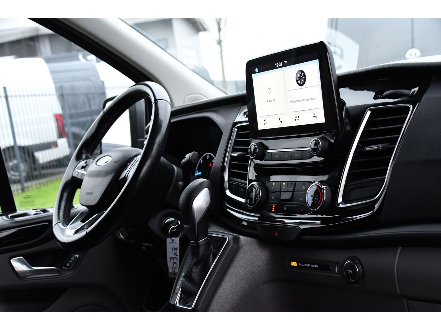 Ford Transit Custom 320 2.0 TDCI L2H1 Limited DC Cruise, Camera, Carplay, 170pk, Automaat, 2 x Schuifdeur, Sensoren, Led, Stoelverwarming, Uniek!