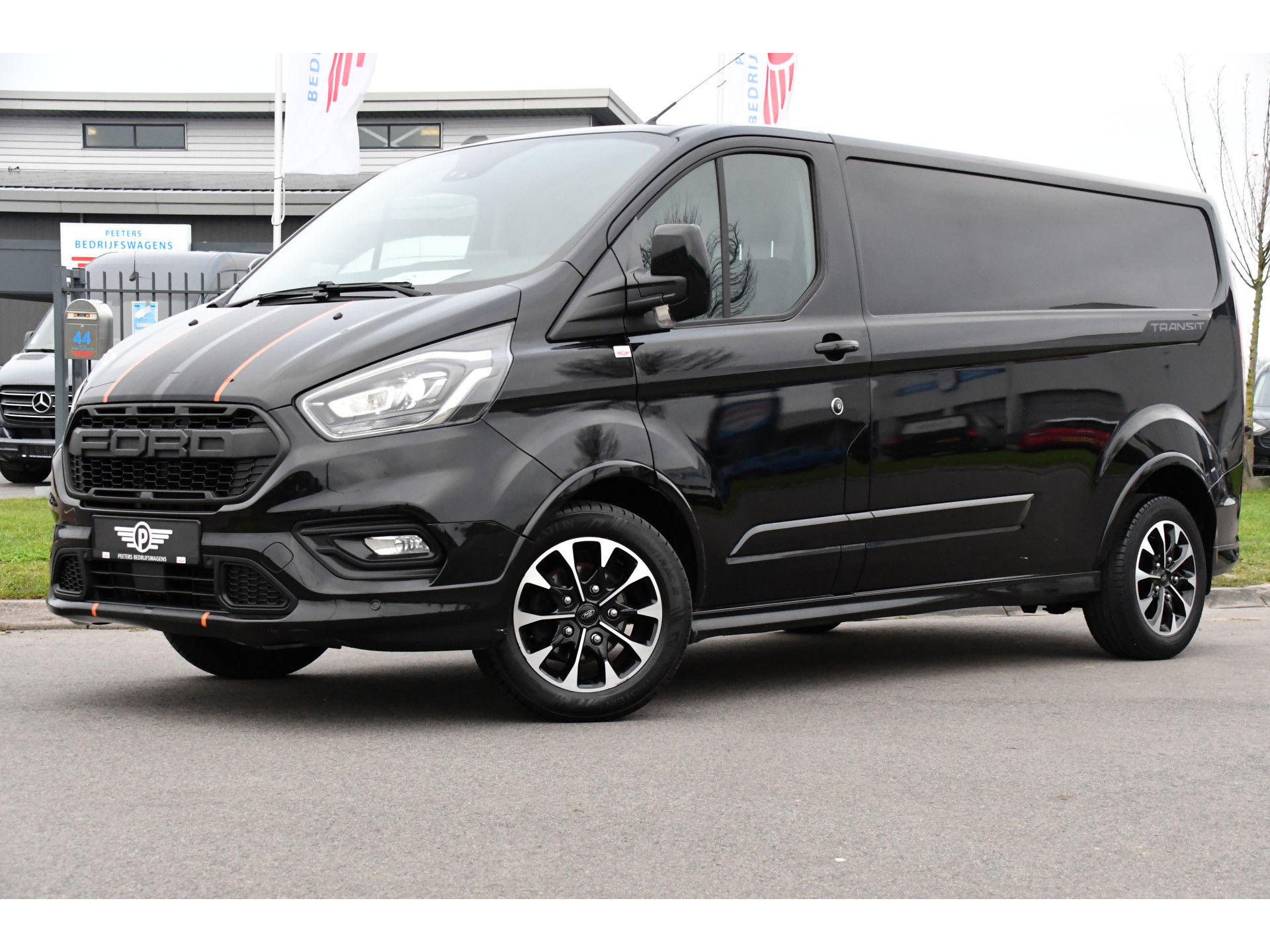 Ford Transit Custom 320 2.0 TDCI L2H1 Sport Adaptieve Cruise, Camera, Carplay, 185pk, Automaat, Xenon, Leder, Stoelverwarming, Uniek!