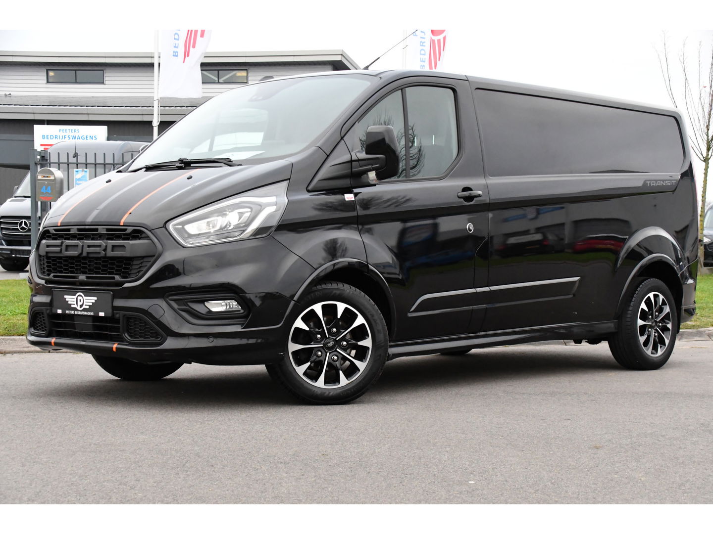 Ford Transit Custom 320 2.0 TDCI L2H1 Sport Adaptieve Cruise, Camera, Carplay, 185pk, Automaat, Xenon, Leder, Stoelverwarming, Uniek!
