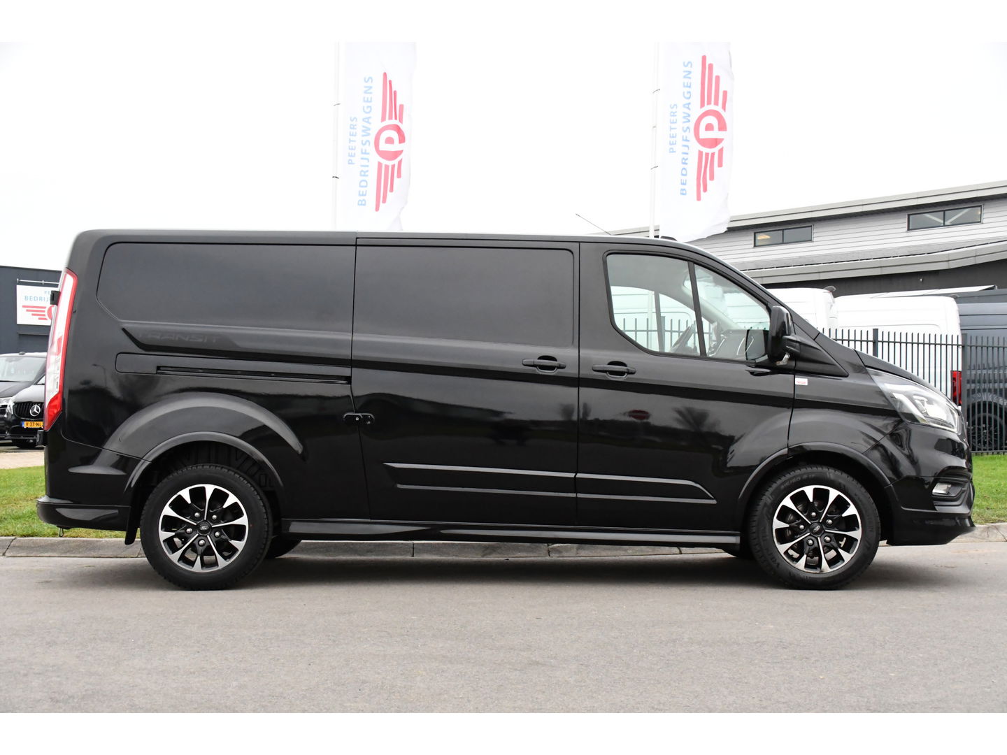 Ford Transit Custom 320 2.0 TDCI L2H1 Sport Adaptieve Cruise, Camera, Carplay, 185pk, Automaat, Xenon, Leder, Stoelverwarming, Uniek!