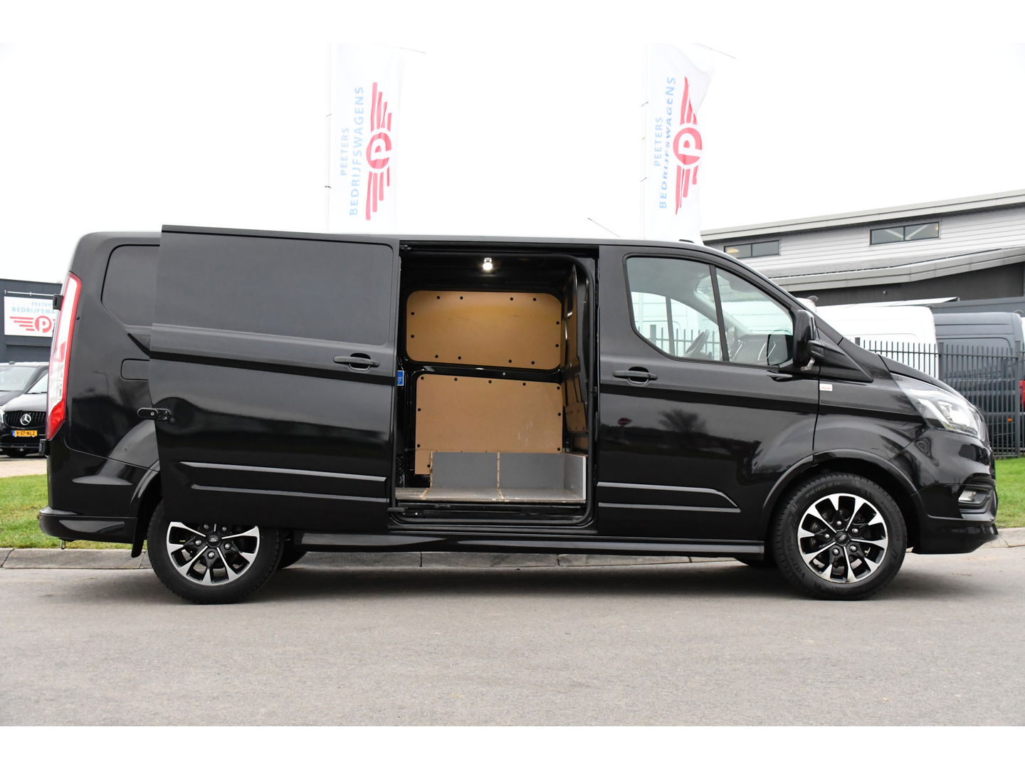 Ford Transit Custom 320 2.0 TDCI L2H1 Sport Adaptieve Cruise, Camera, Carplay, 185pk, Automaat, Xenon, Leder, Stoelverwarming, Uniek!