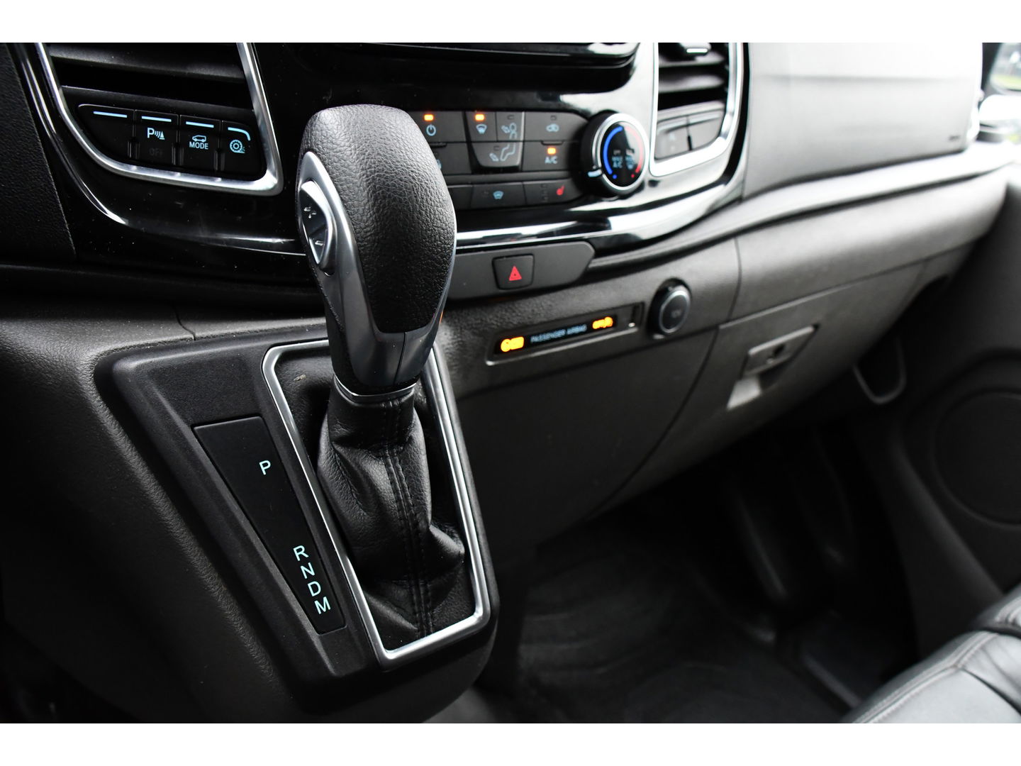 Ford Transit Custom 320 2.0 TDCI L2H1 Sport Adaptieve Cruise, Camera, Carplay, 185pk, Automaat, Xenon, Leder, Stoelverwarming, Uniek!