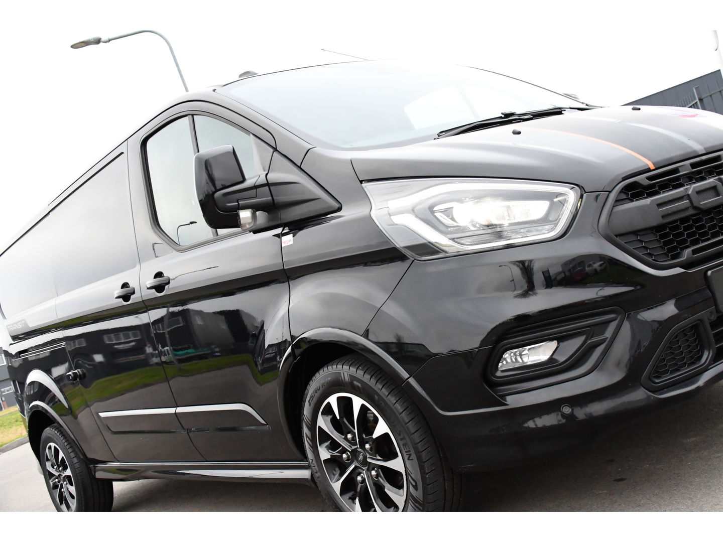 Ford Transit Custom 320 2.0 TDCI L2H1 Sport Adaptieve Cruise, Camera, Carplay, 185pk, Automaat, Xenon, Leder, Stoelverwarming, Uniek!