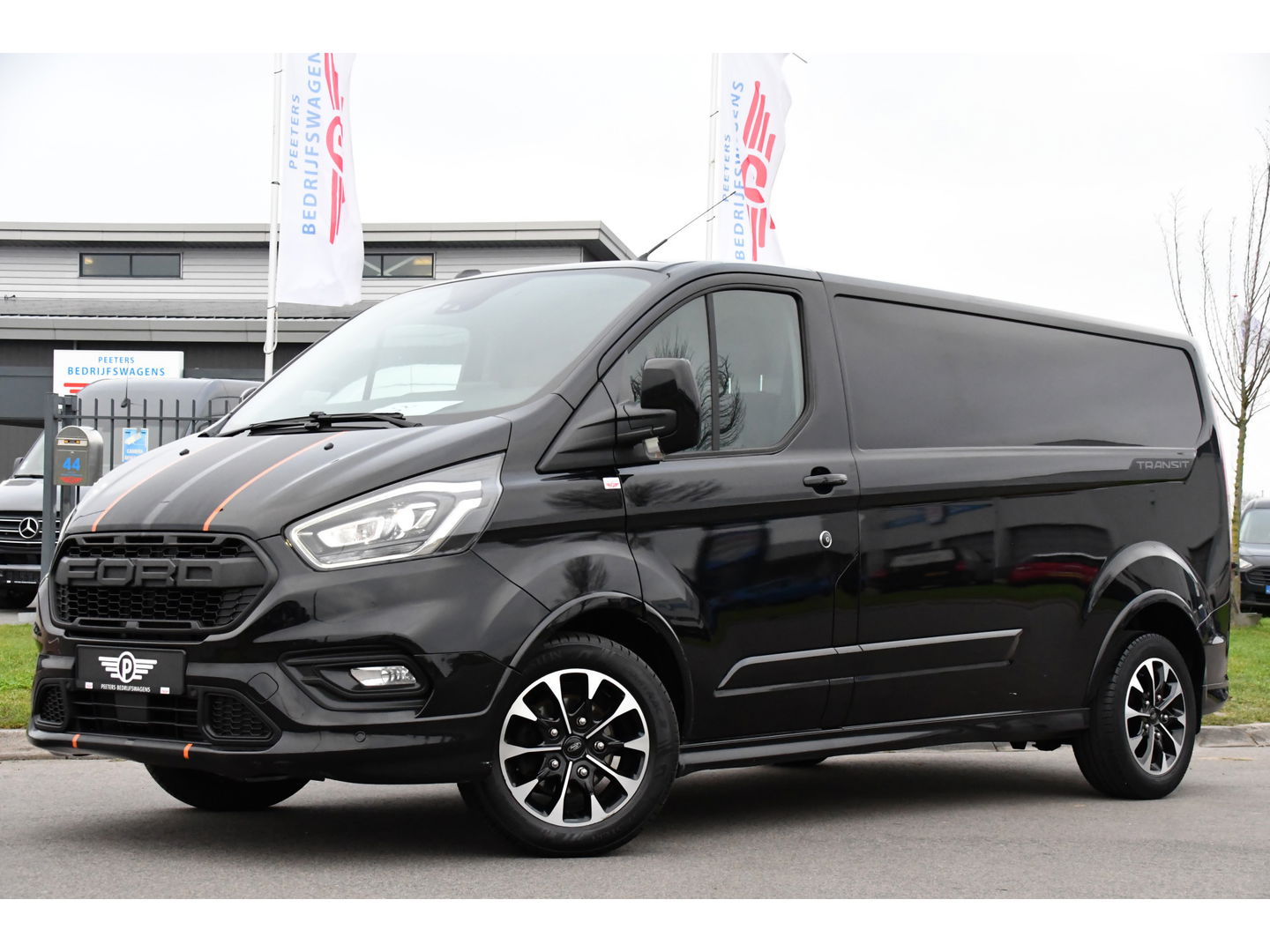 Ford Transit Custom 320 2.0 TDCI L2H1 Sport Adaptieve Cruise, Camera, Carplay, 185pk, Automaat, Xenon, Leder, Stoelverwarming, Uniek!