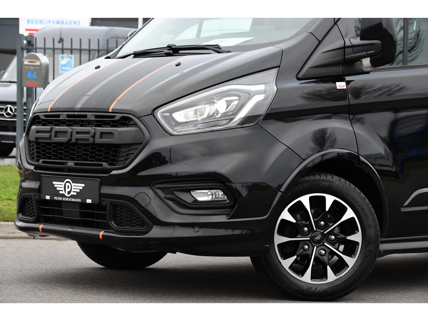 Ford Transit Custom 320 2.0 TDCI L2H1 Sport Adaptieve Cruise, Camera, Carplay, 185pk, Automaat, Xenon, Leder, Stoelverwarming, Uniek!