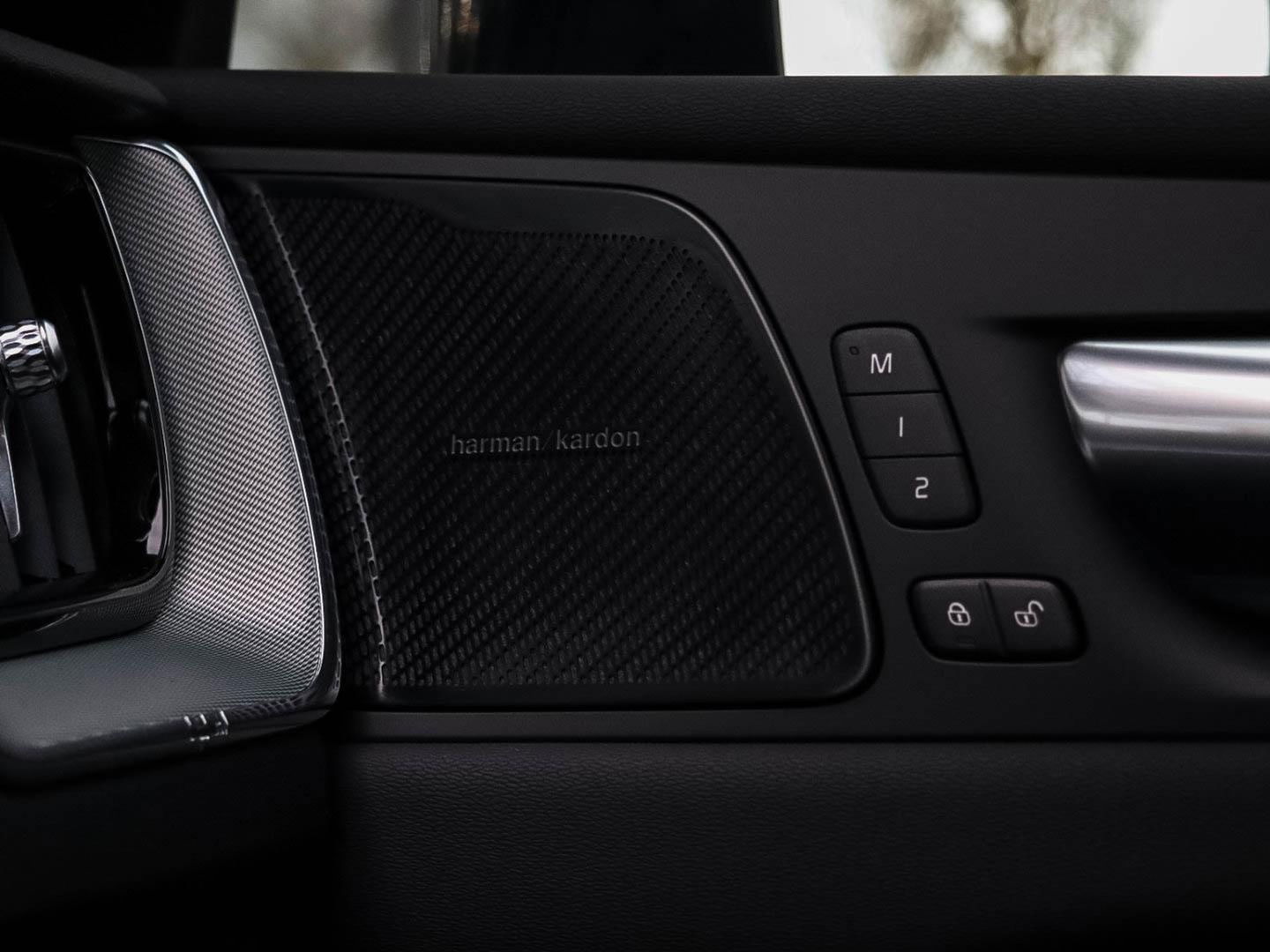 Volvo XC60 T6 AWD Plus Black Edition MY2026 Panoramadak 21'' Harman Kardon Zwarte hemel