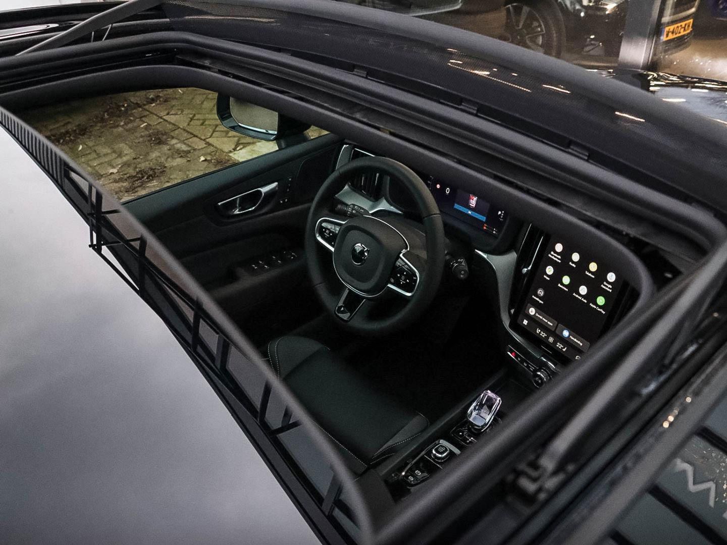 Volvo XC60 T6 AWD Plus Black Edition MY2026 Panoramadak 21'' Harman Kardon Zwarte hemel