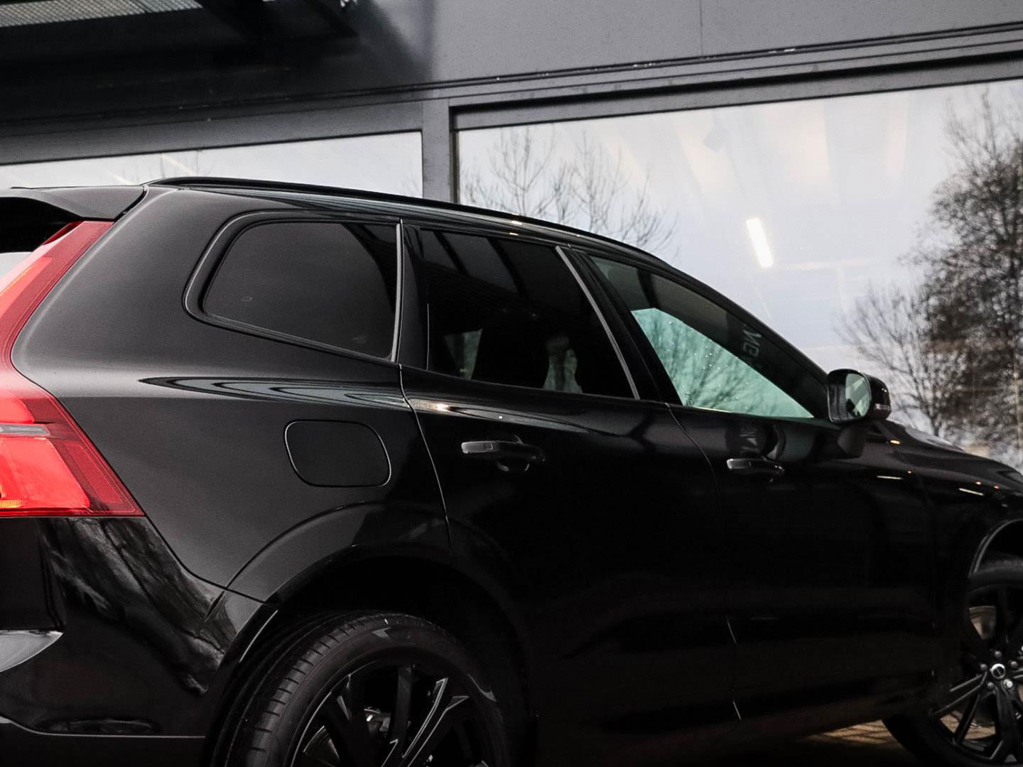 Volvo XC60 T6 AWD Plus Black Edition MY2026 Panoramadak 21'' Harman Kardon Zwarte hemel